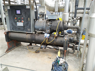 工業冷水機維修，冷水機系統進水